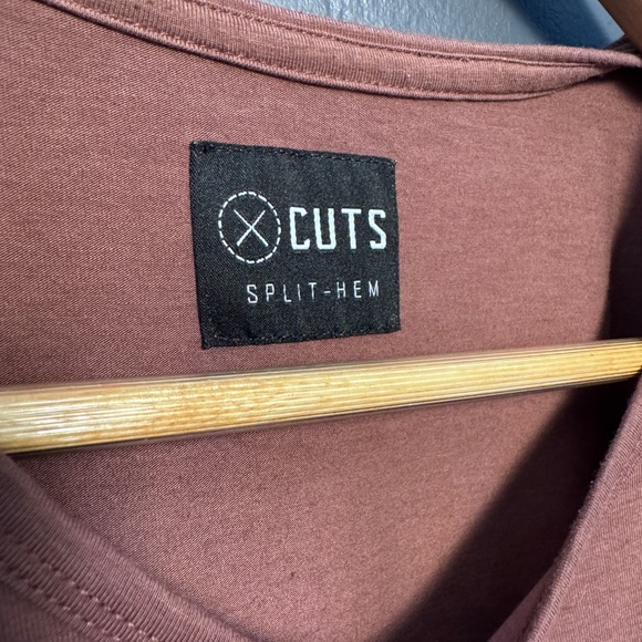 Cuts Clothing Split Hem T-shirt - Picture 4 of 6